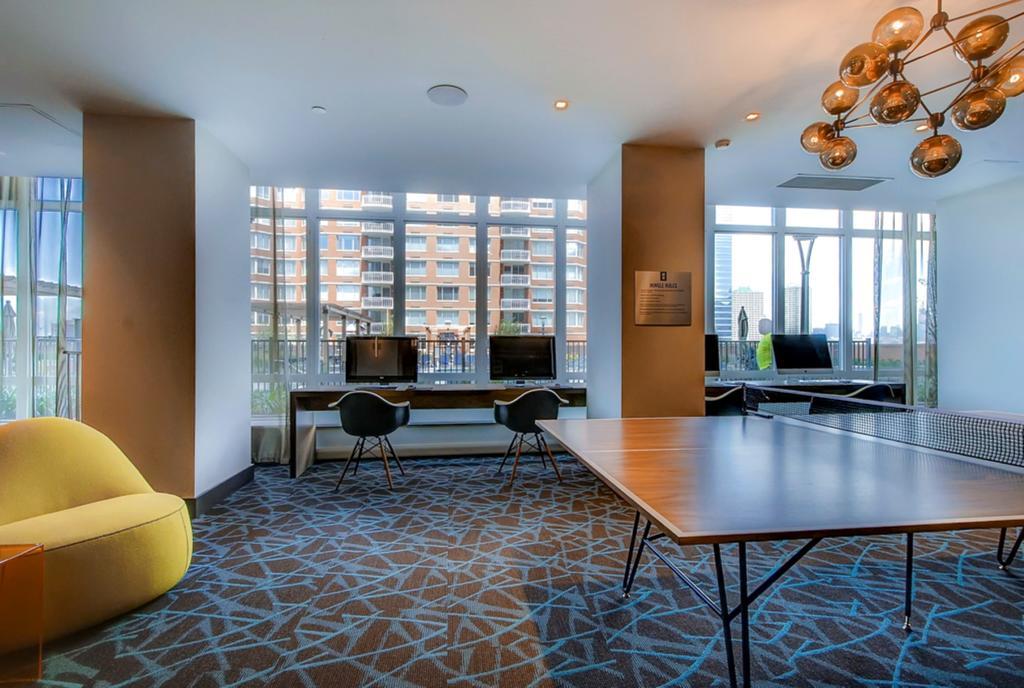 Bluebird Suites In Джърси Сити Екстериор снимка