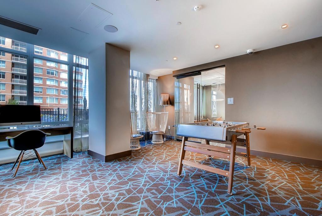 Bluebird Suites In Джърси Сити Екстериор снимка