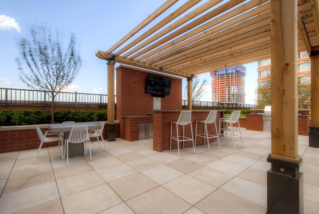 Bluebird Suites In Джърси Сити Екстериор снимка