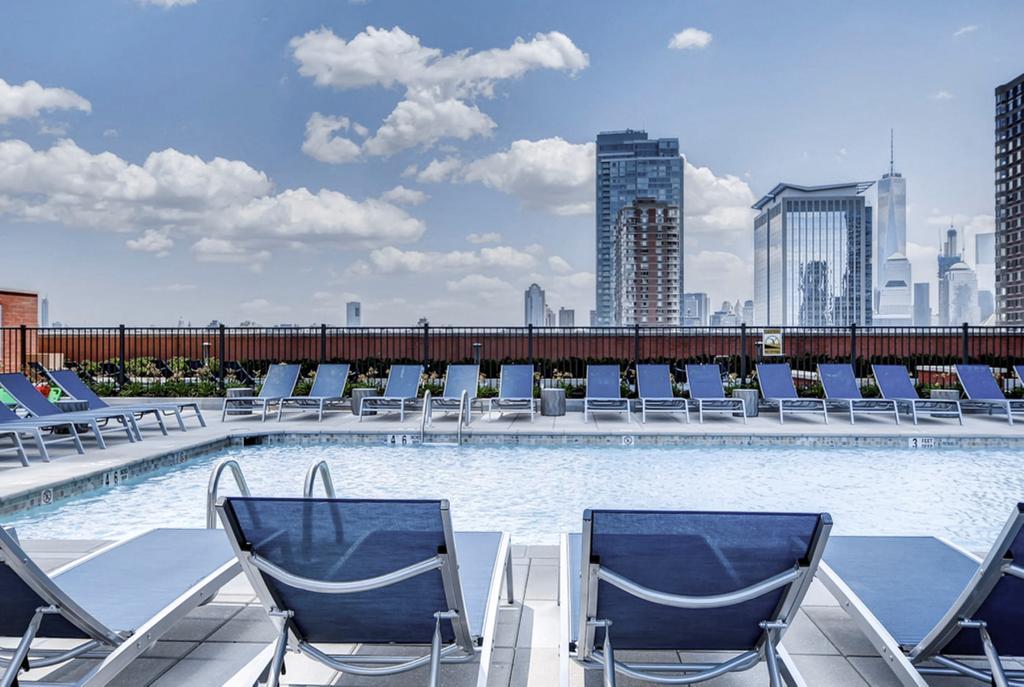 Bluebird Suites In Джърси Сити Екстериор снимка